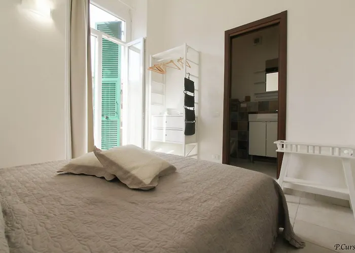 Camilla House * لا سبيتسْيا